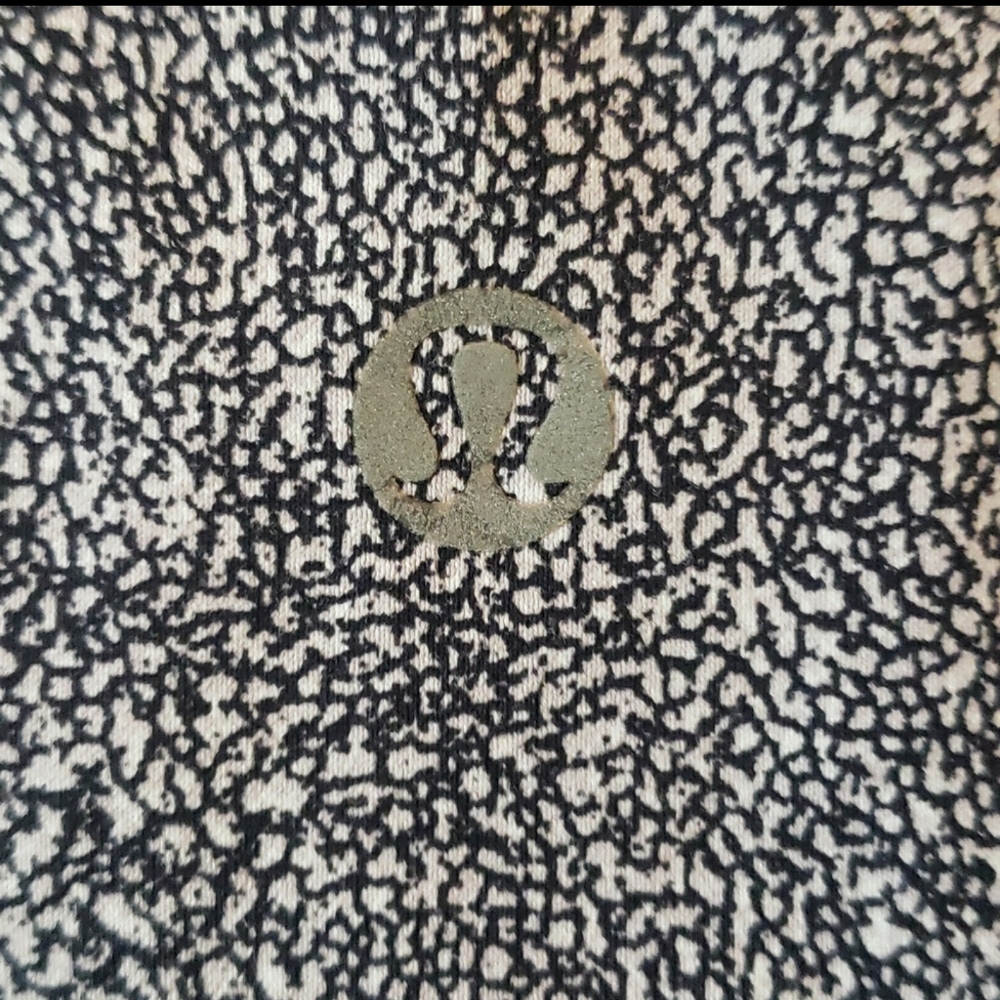 Lululemon Bundle! Black Lululemon Tank. Black and White Lululemon Tank. … - Picture 5 of 11